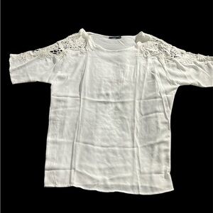 Oversized White Blouse With Laced Sleeves